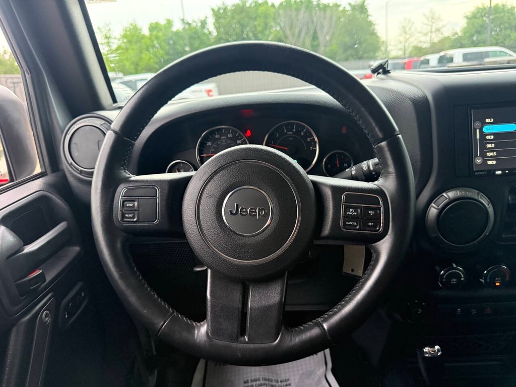 Jeep Wrangler Unlimited Vehicle Full-screen Gallery Image 23