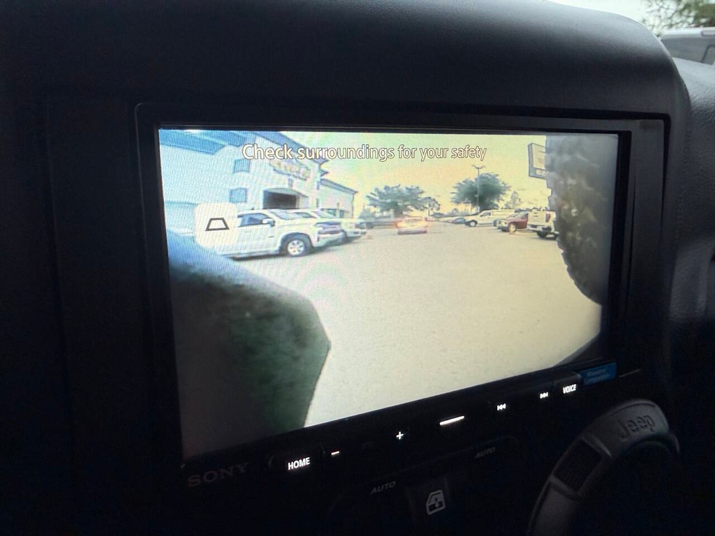 Jeep Wrangler Unlimited Vehicle Full-screen Gallery Image 28