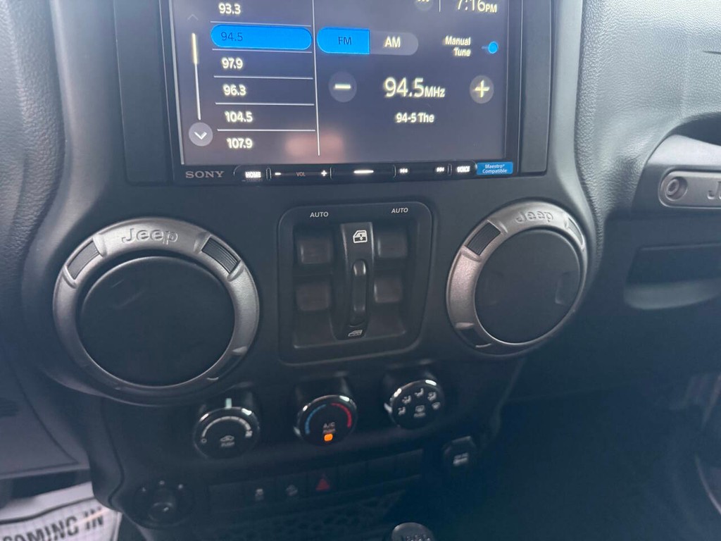 Jeep Wrangler Unlimited Vehicle Full-screen Gallery Image 29