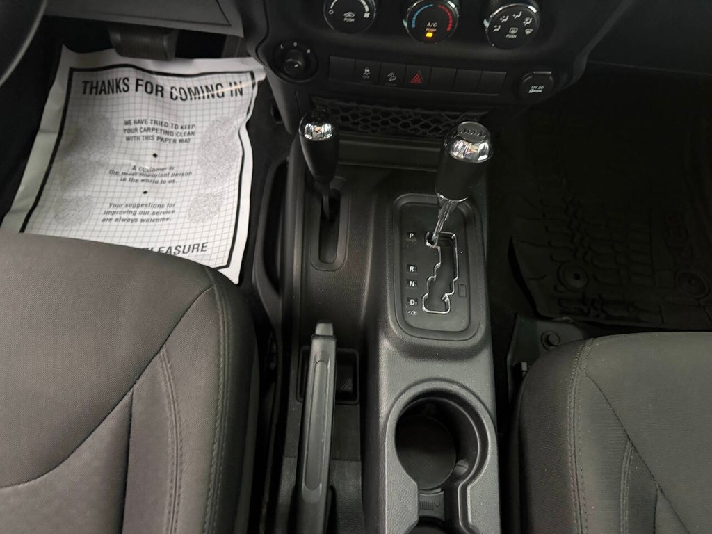 Jeep Wrangler Unlimited Vehicle Full-screen Gallery Image 31