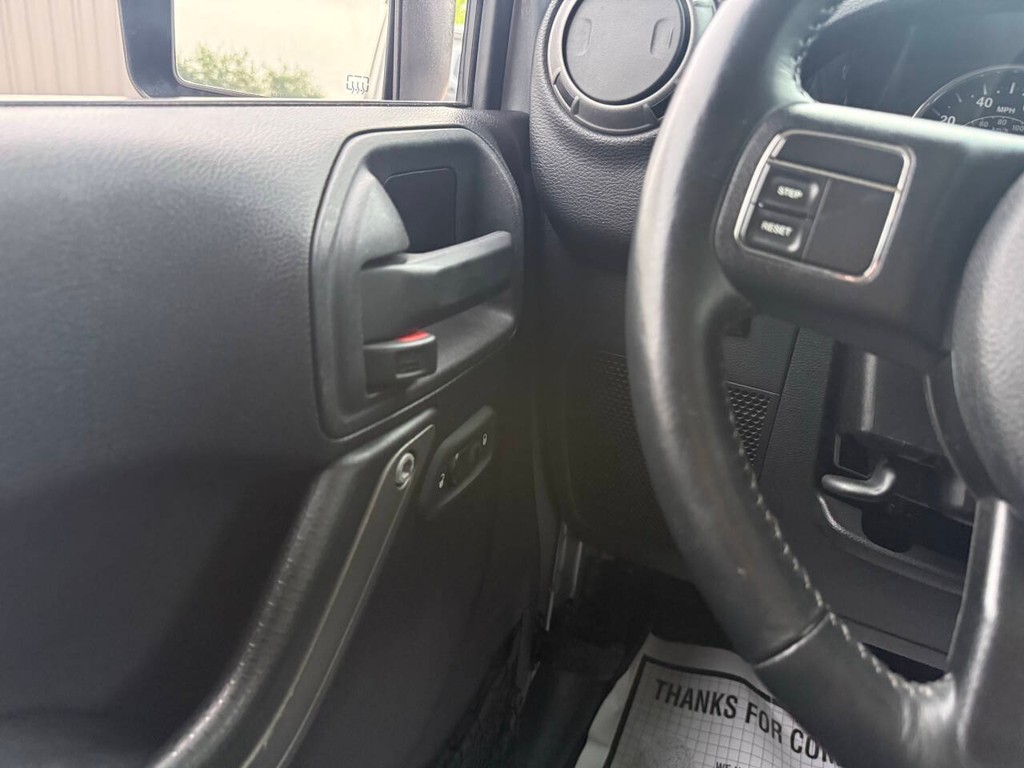 Jeep Wrangler Unlimited Vehicle Full-screen Gallery Image 32