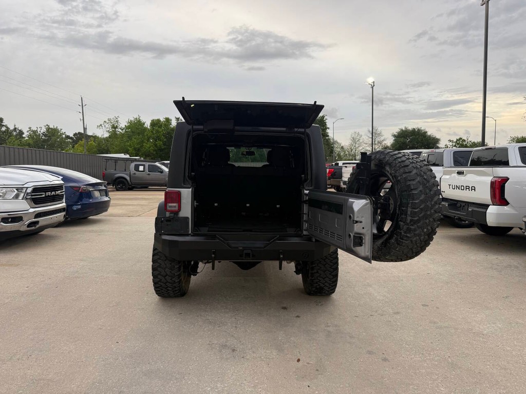 Jeep Wrangler Unlimited Vehicle Full-screen Gallery Image 37