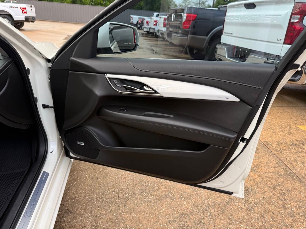 Cadillac ATS Vehicle Full-screen Gallery Image 11