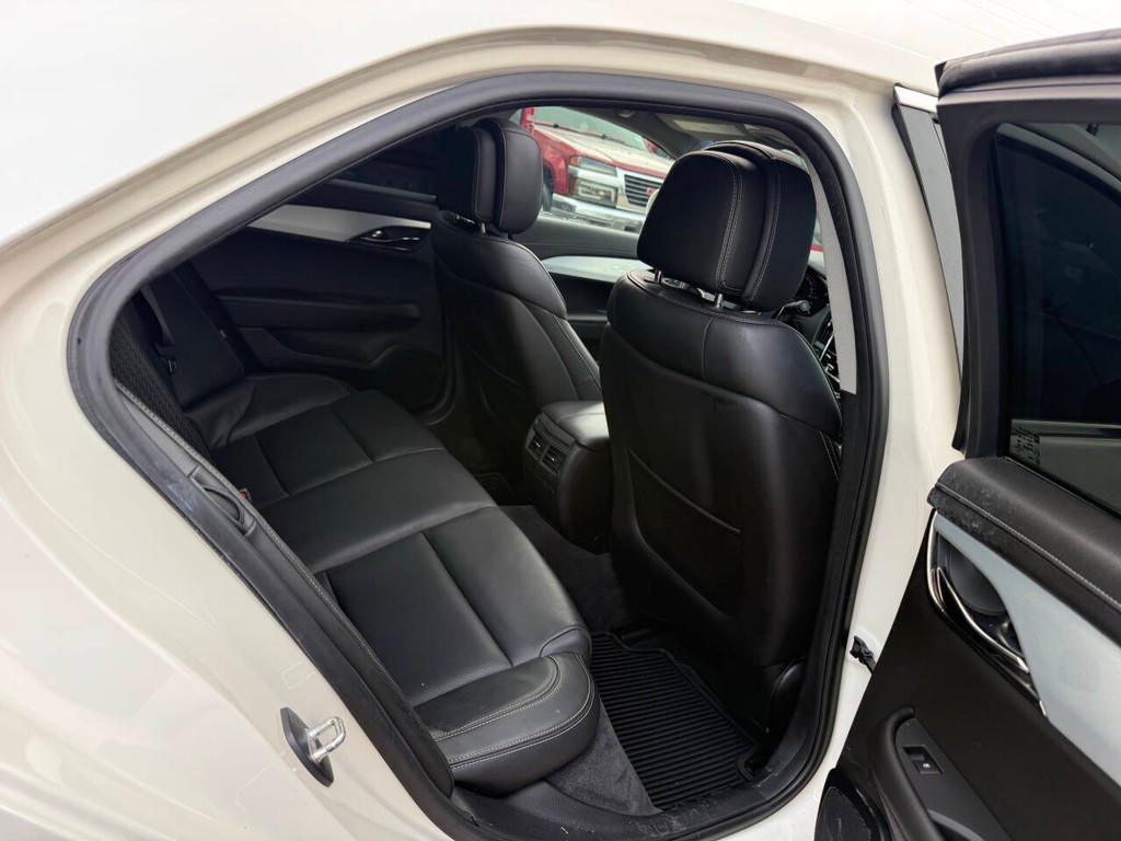 Cadillac ATS Vehicle Full-screen Gallery Image 15