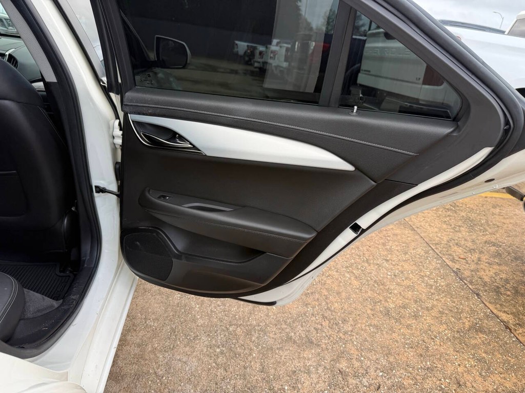 Cadillac ATS Vehicle Full-screen Gallery Image 16