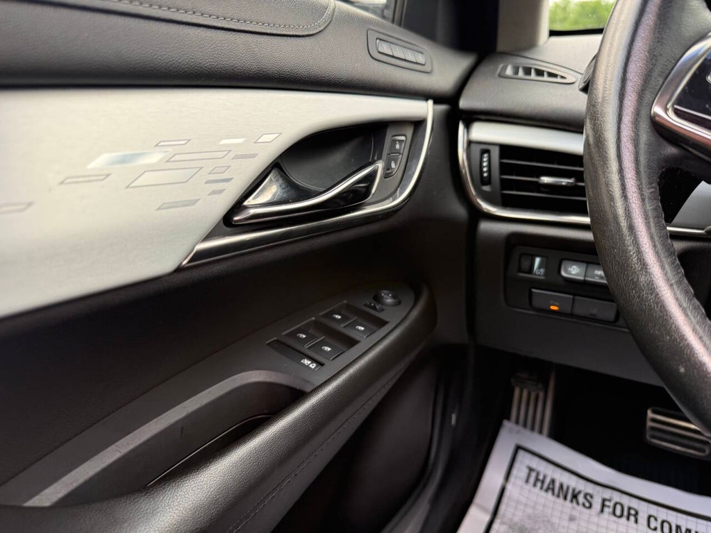 Cadillac ATS Vehicle Full-screen Gallery Image 31