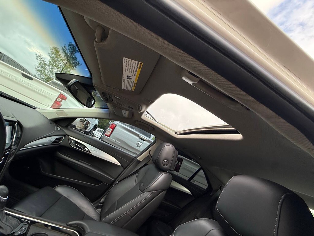 Cadillac ATS Vehicle Full-screen Gallery Image 32