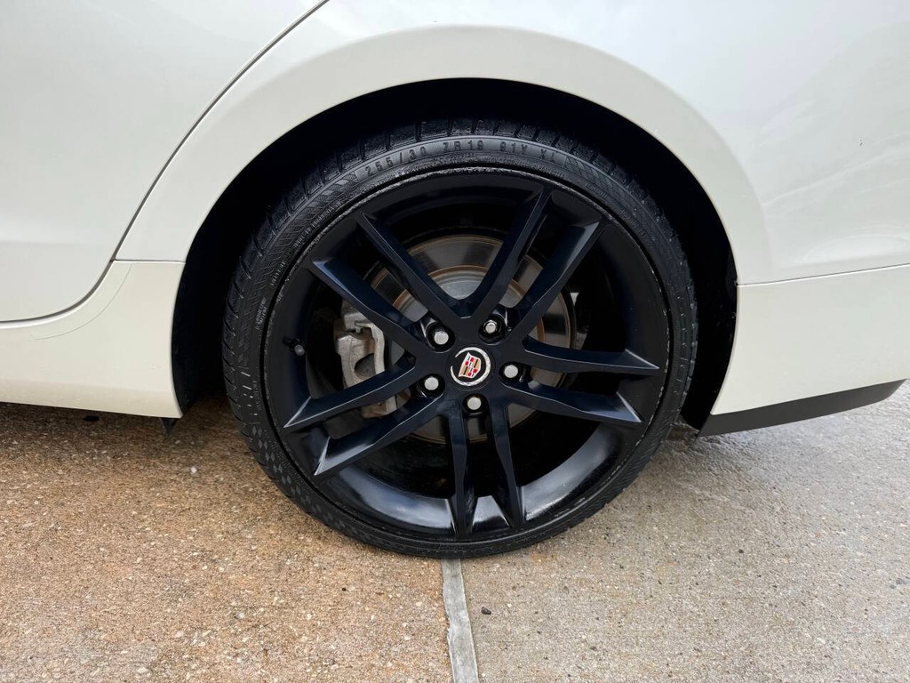 Cadillac ATS Vehicle Full-screen Gallery Image 37