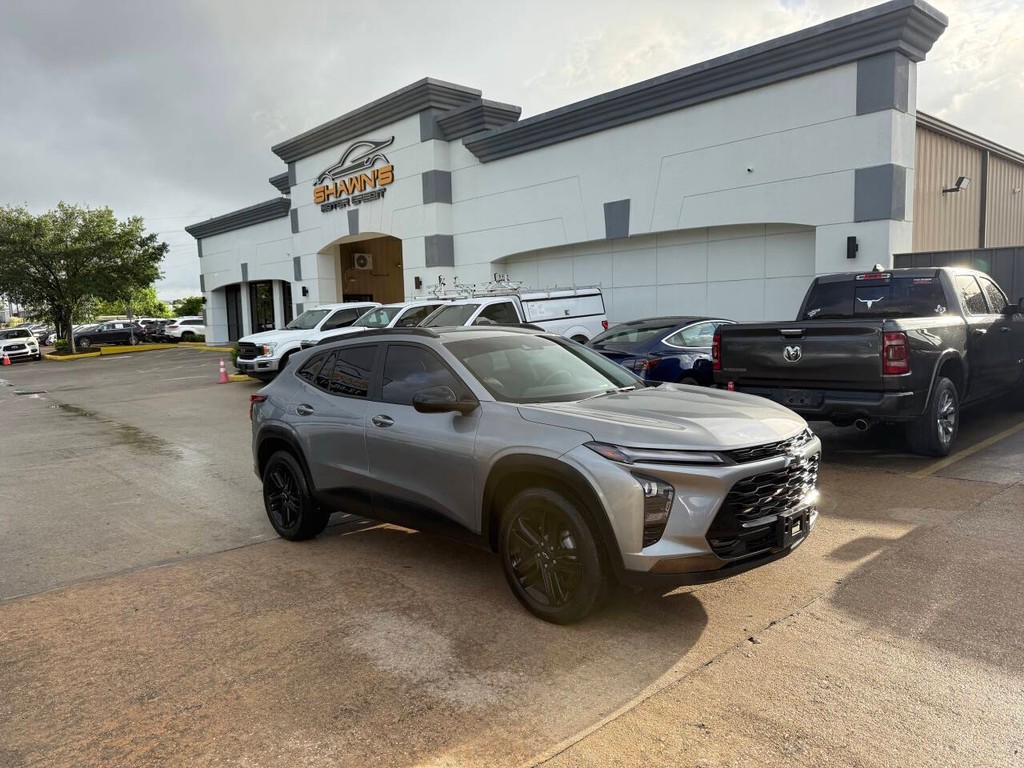 Chevrolet Trax Vehicle Full-screen Gallery Image 02