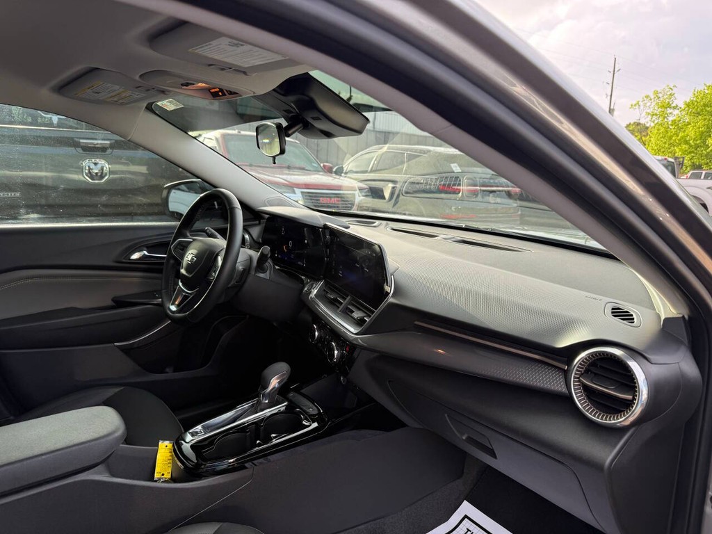 Chevrolet Trax Vehicle Full-screen Gallery Image 09