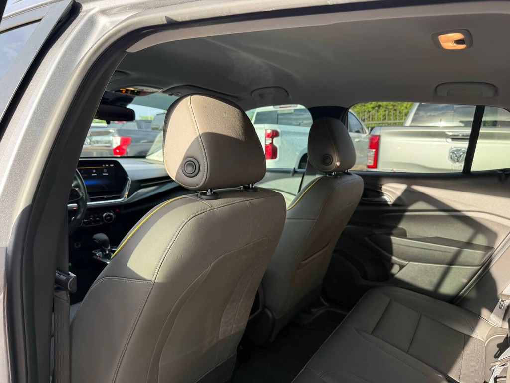 Chevrolet Trax Vehicle Full-screen Gallery Image 12