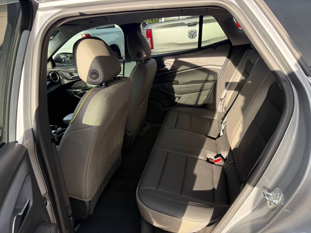 Chevrolet Trax Vehicle Full-screen Gallery Image 13