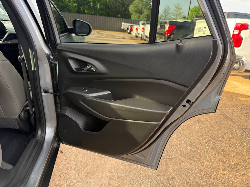 Chevrolet Trax Vehicle Full-screen Gallery Image 16