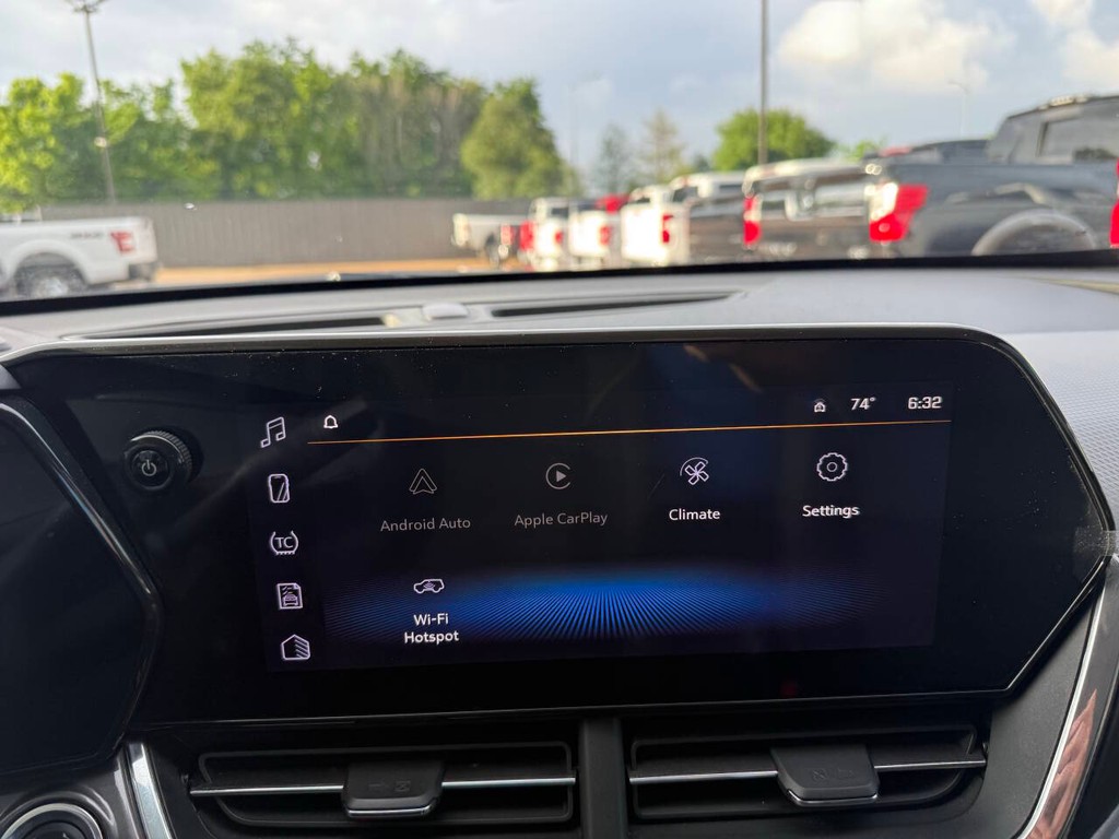 Chevrolet Trax Vehicle Full-screen Gallery Image 24