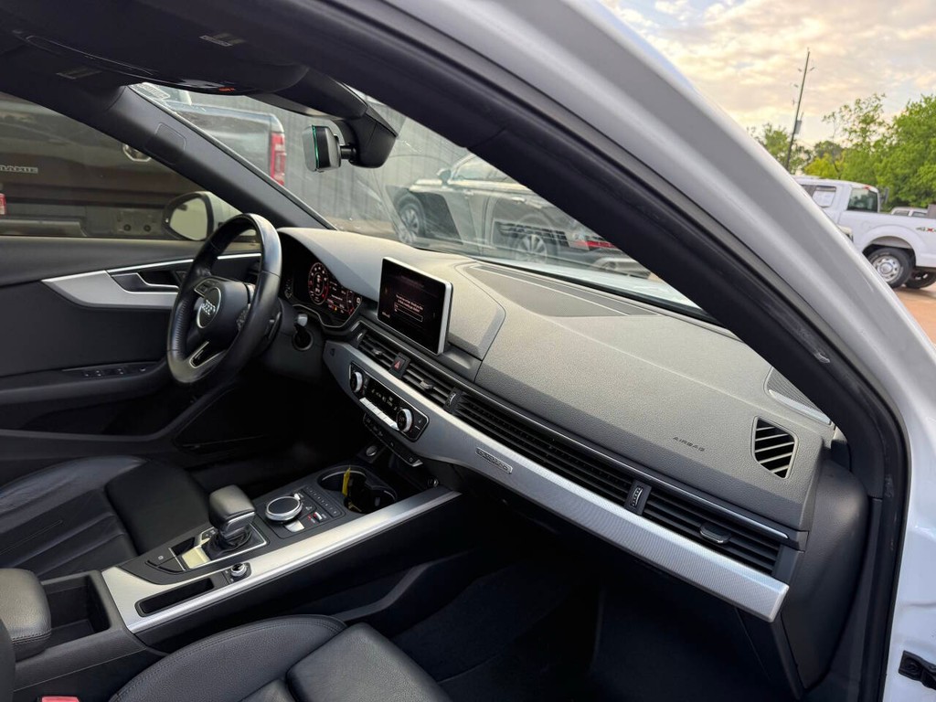 Audi A4 Vehicle Full-screen Gallery Image 09