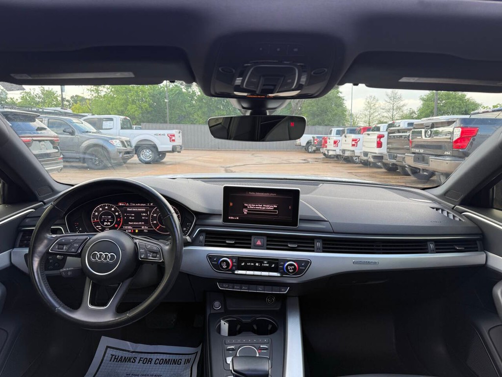 Audi A4 Vehicle Full-screen Gallery Image 17