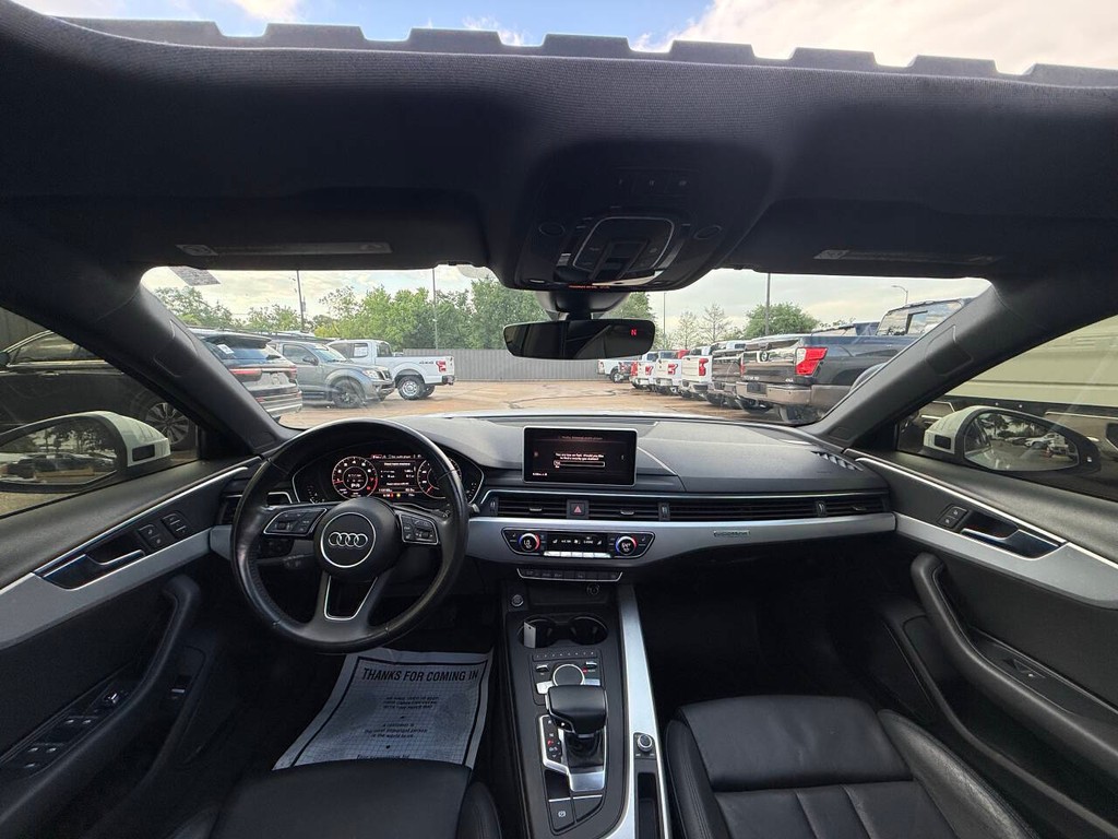 Audi A4 Vehicle Full-screen Gallery Image 18