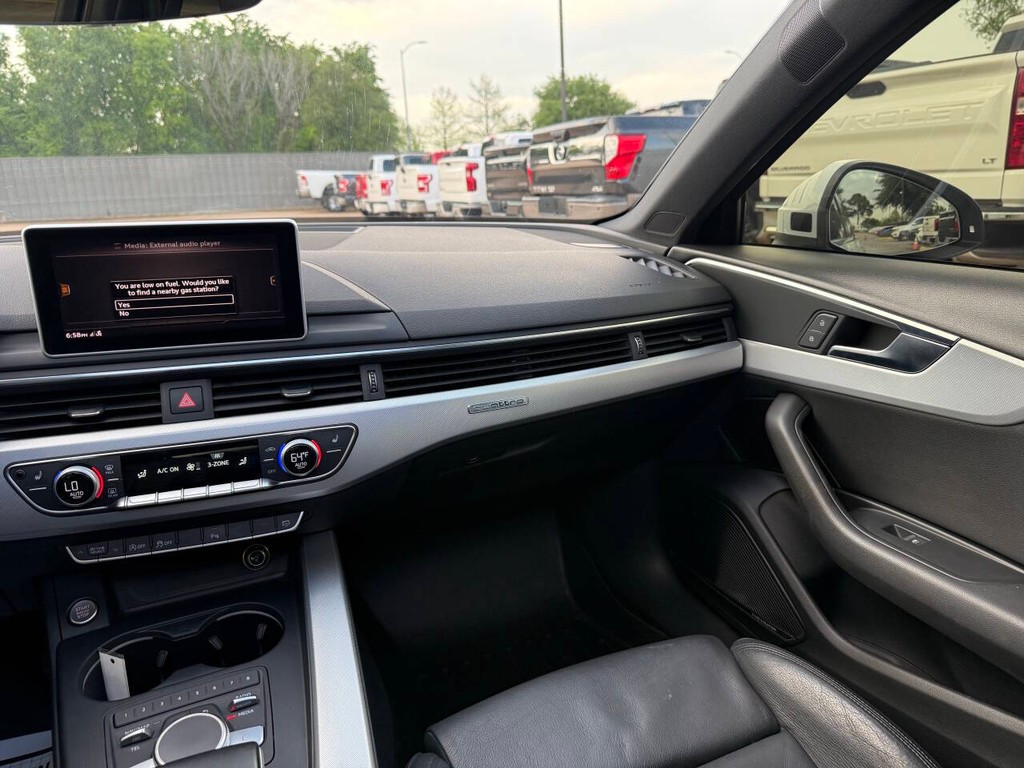 Audi A4 Vehicle Full-screen Gallery Image 20