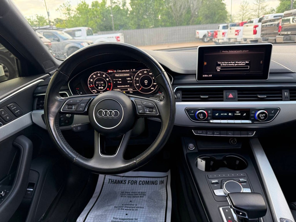 Audi A4 Vehicle Full-screen Gallery Image 21