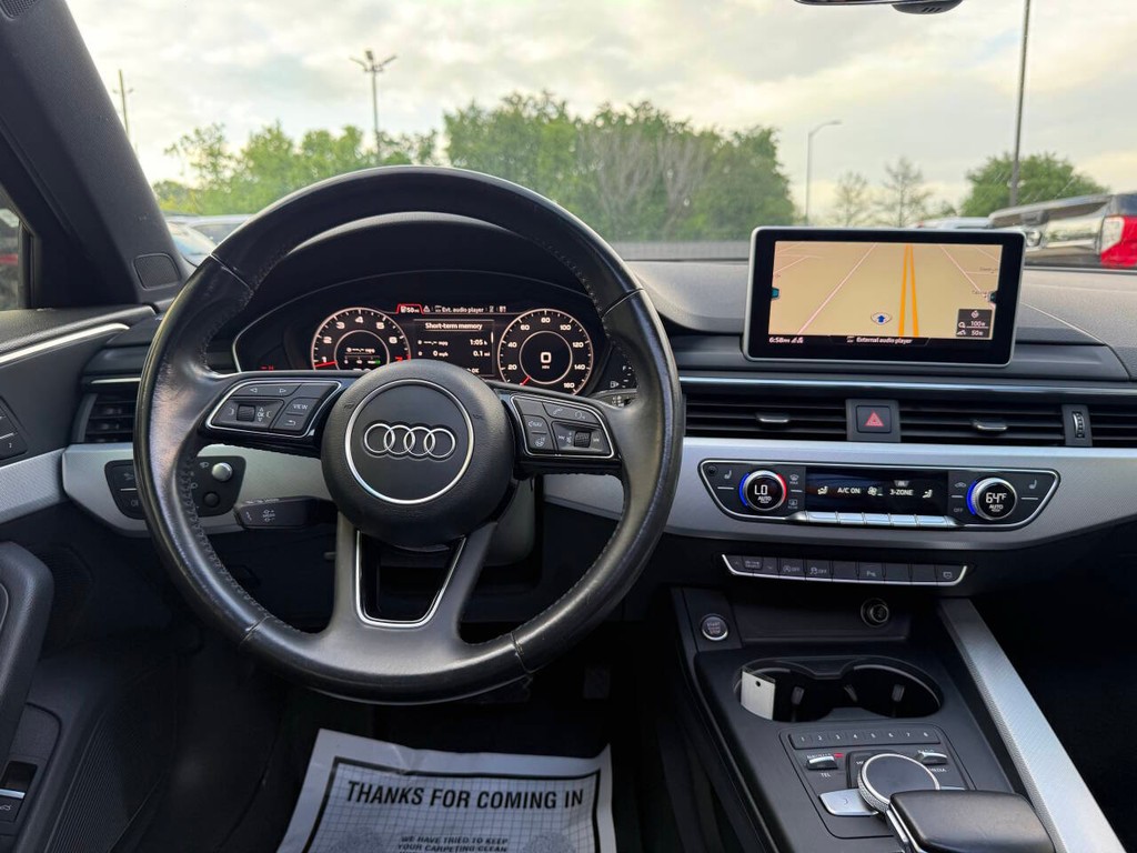 Audi A4 Vehicle Full-screen Gallery Image 22