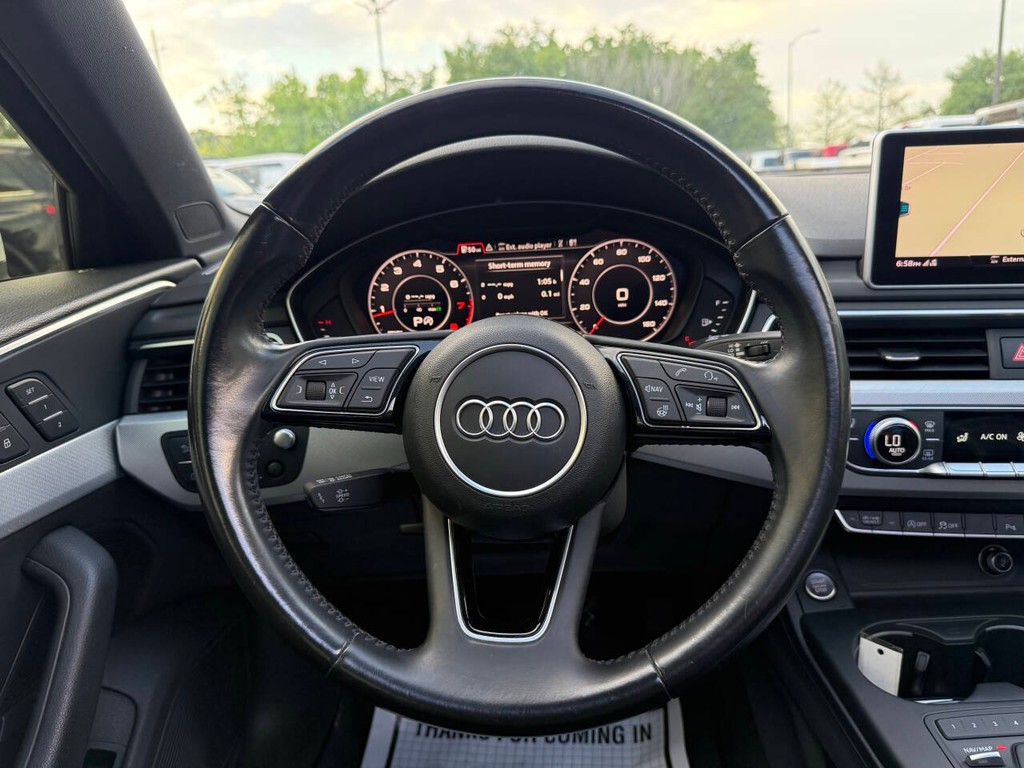 Audi A4 Vehicle Full-screen Gallery Image 23