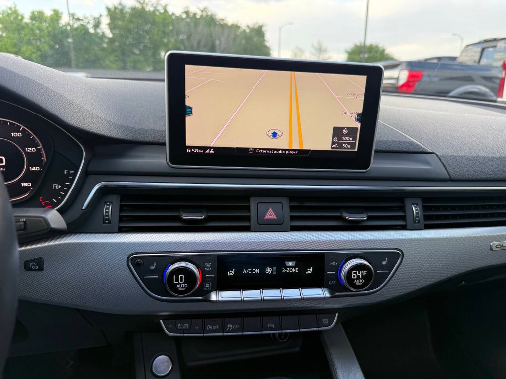 Audi A4 Vehicle Full-screen Gallery Image 25