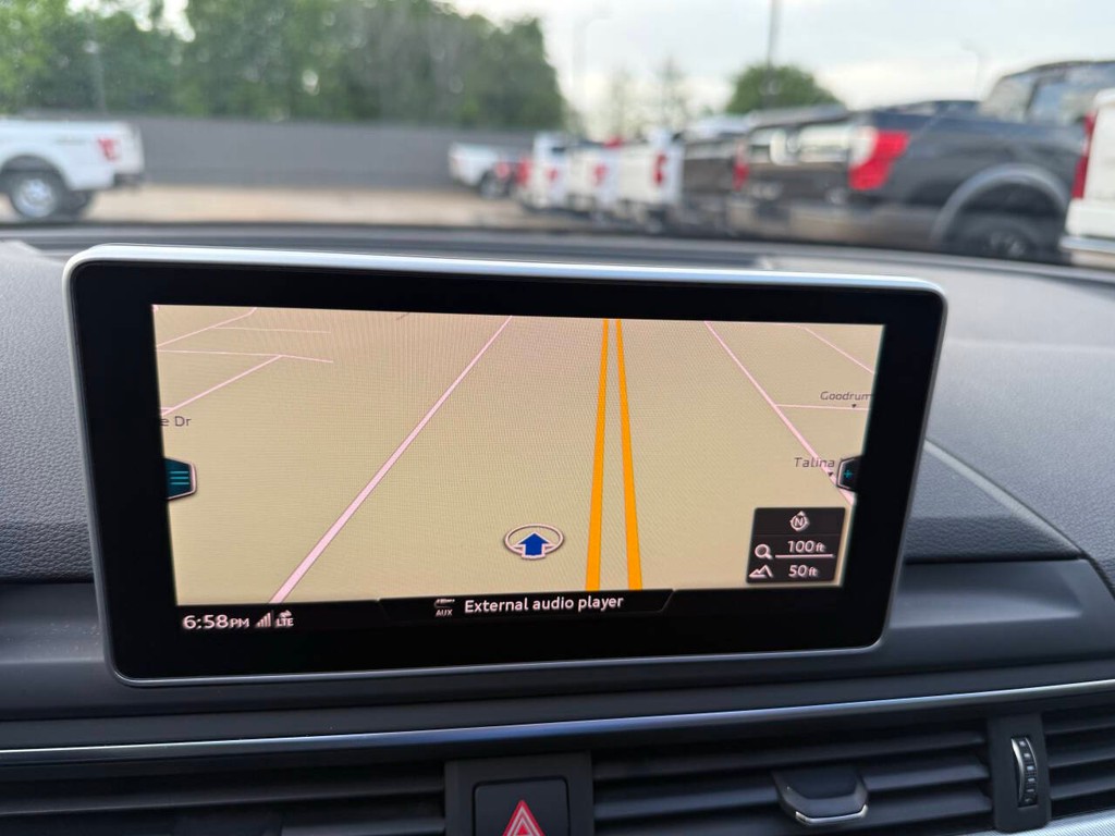 Audi A4 Vehicle Full-screen Gallery Image 26