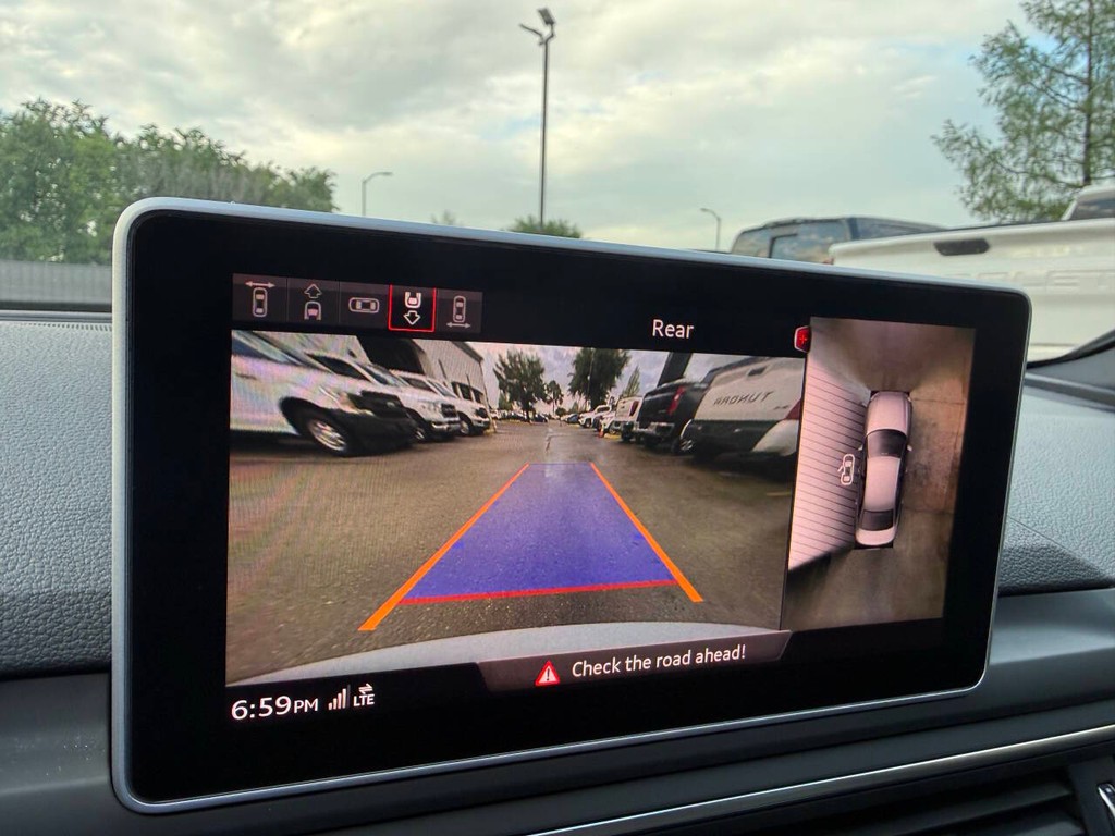 Audi A4 Vehicle Full-screen Gallery Image 27