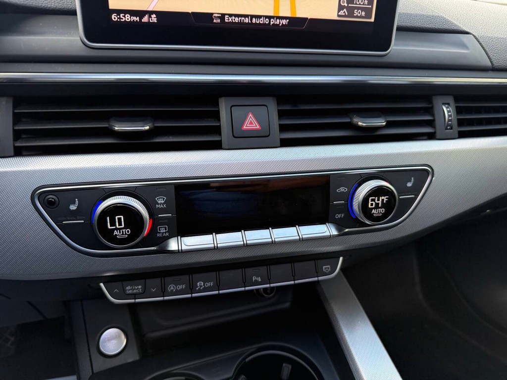 Audi A4 Vehicle Full-screen Gallery Image 28