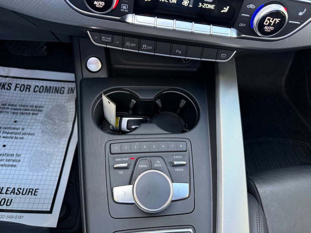 Audi A4 Vehicle Full-screen Gallery Image 29