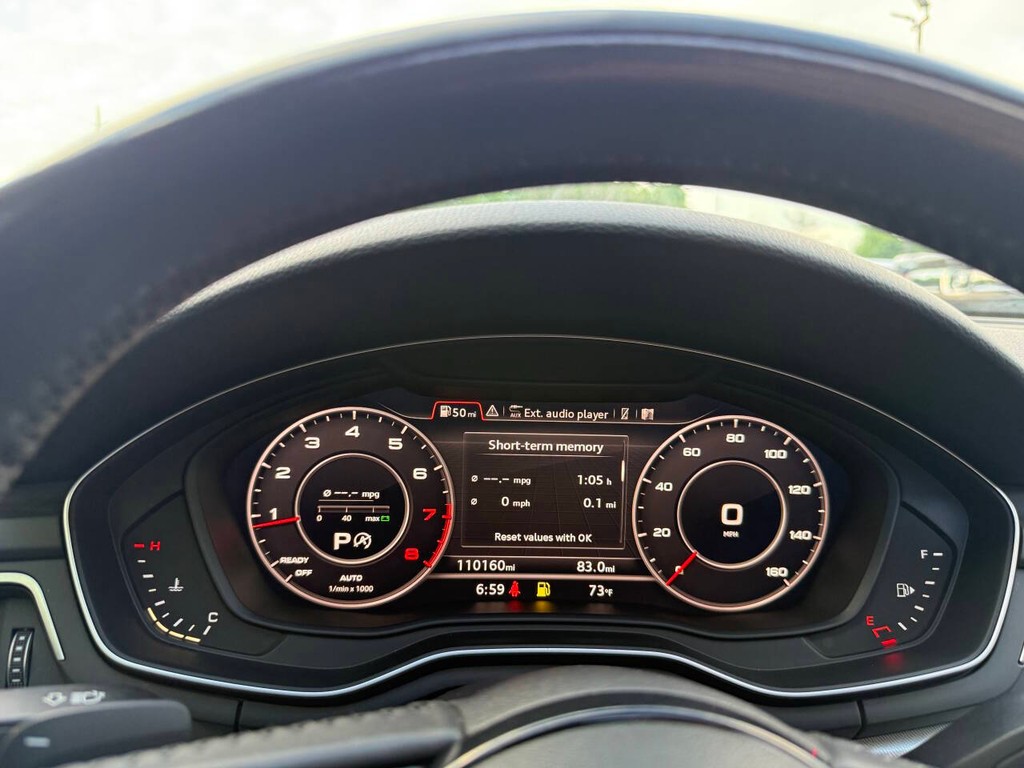 Audi A4 Vehicle Full-screen Gallery Image 34