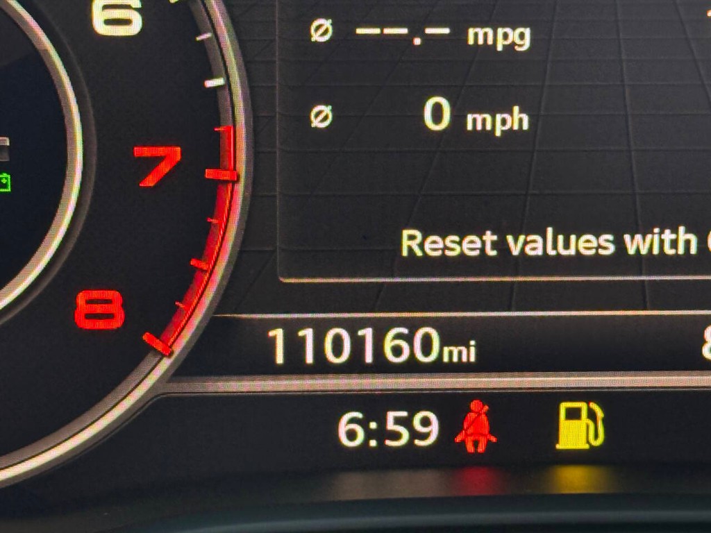 Audi A4 Vehicle Full-screen Gallery Image 35