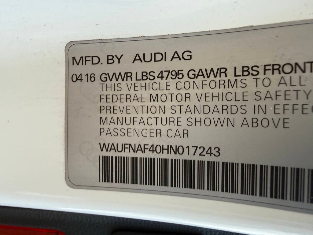 Audi A4 Vehicle Full-screen Gallery Image 36