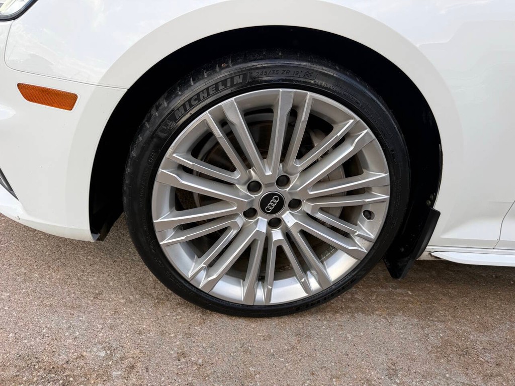 Audi A4 Vehicle Full-screen Gallery Image 38