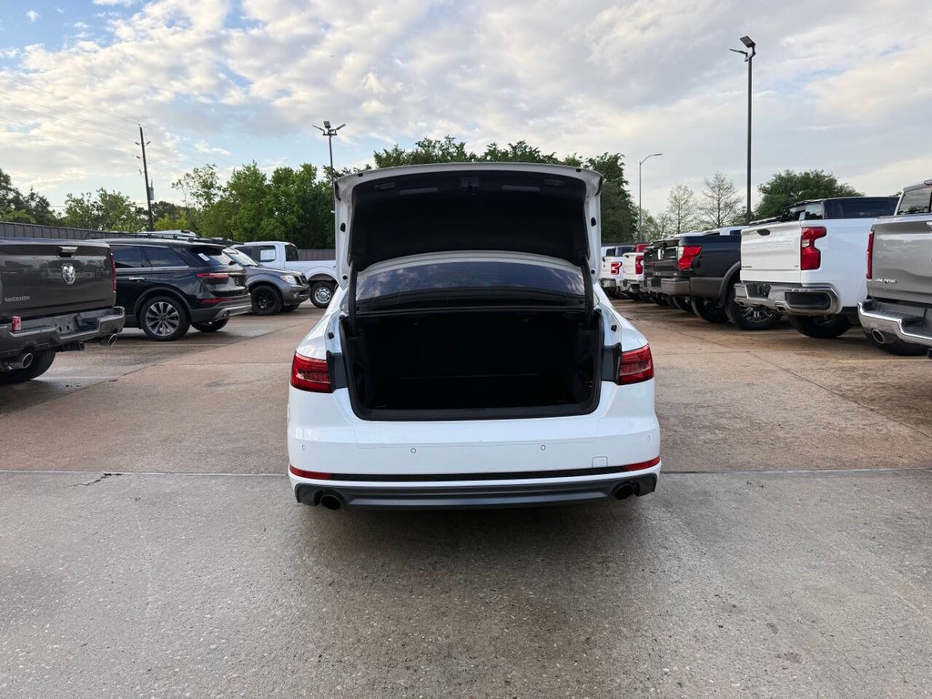 Audi A4 Vehicle Full-screen Gallery Image 39