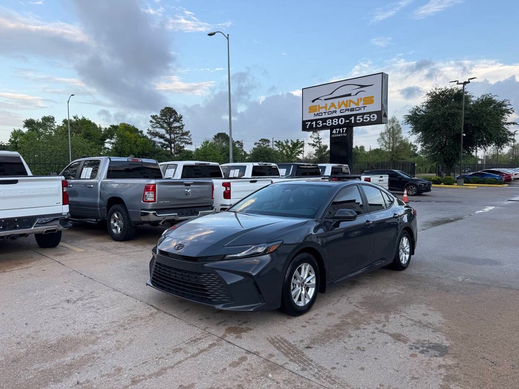 Toyota Camry Vehicle Full-screen Gallery Image 03