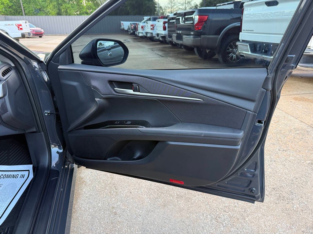 Toyota Camry Vehicle Full-screen Gallery Image 11