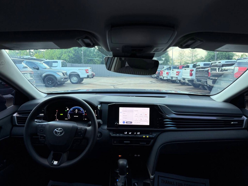 Toyota Camry Vehicle Full-screen Gallery Image 17