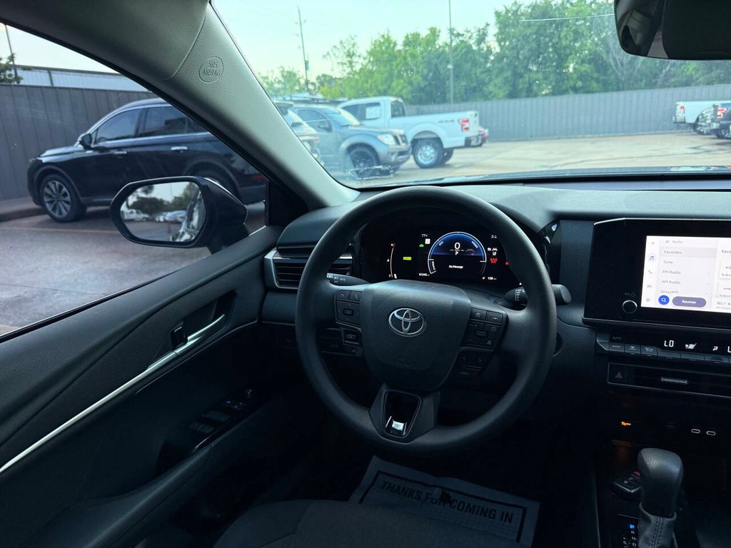 Toyota Camry Vehicle Full-screen Gallery Image 19