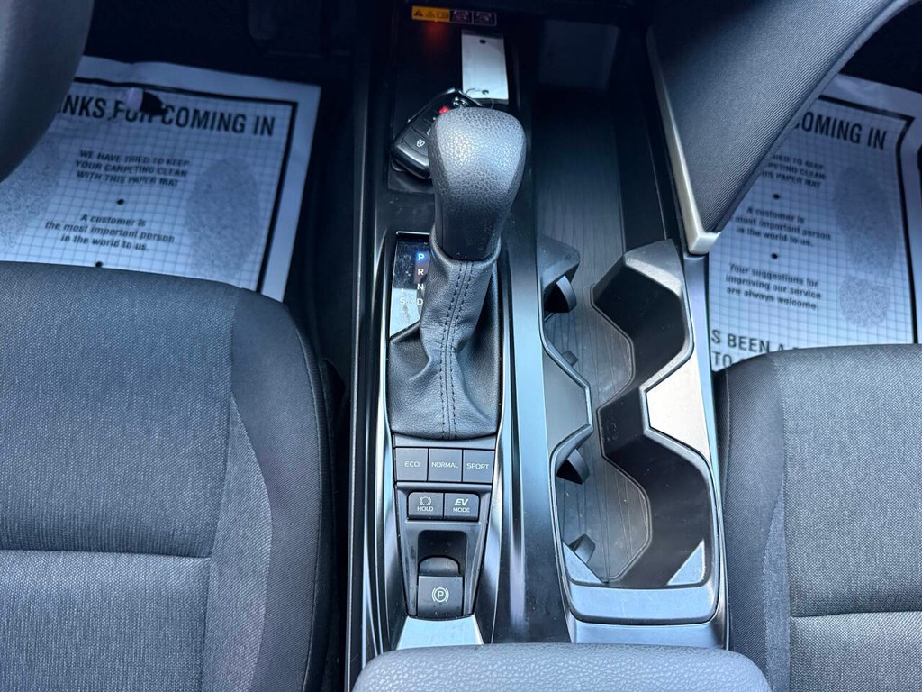 Toyota Camry Vehicle Full-screen Gallery Image 28