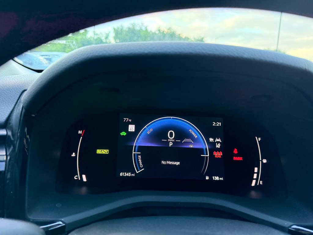 Toyota Camry Vehicle Full-screen Gallery Image 30