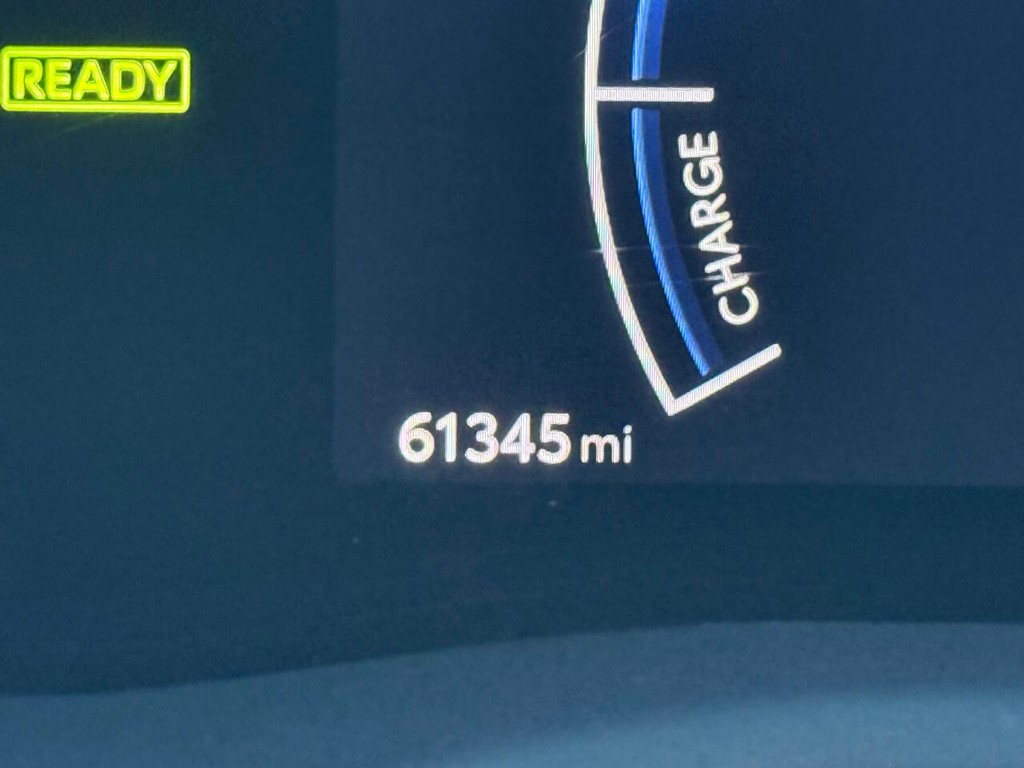 Toyota Camry Vehicle Full-screen Gallery Image 31