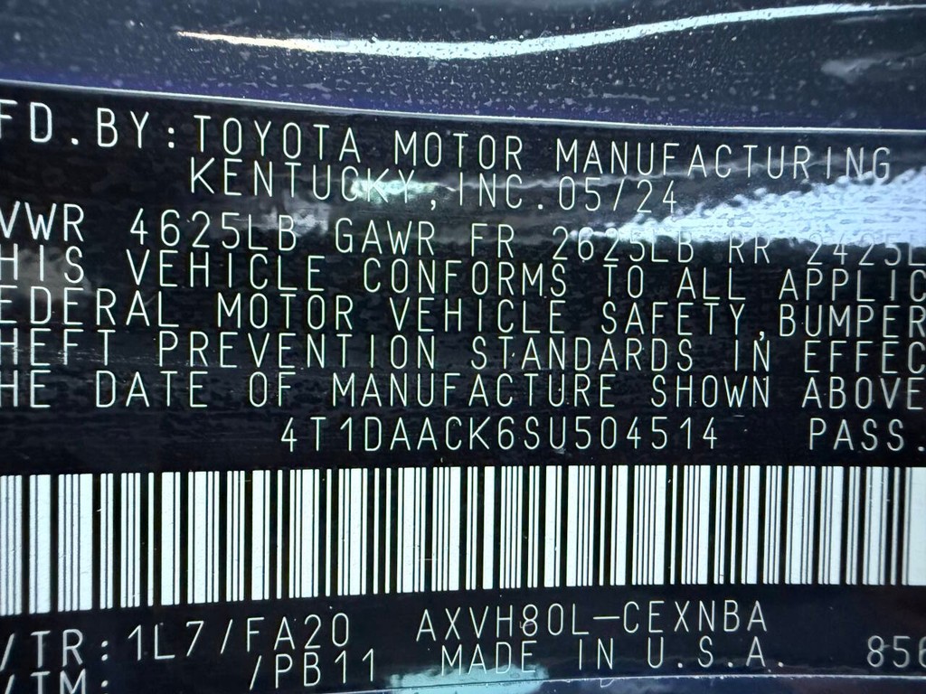 Toyota Camry Vehicle Full-screen Gallery Image 32