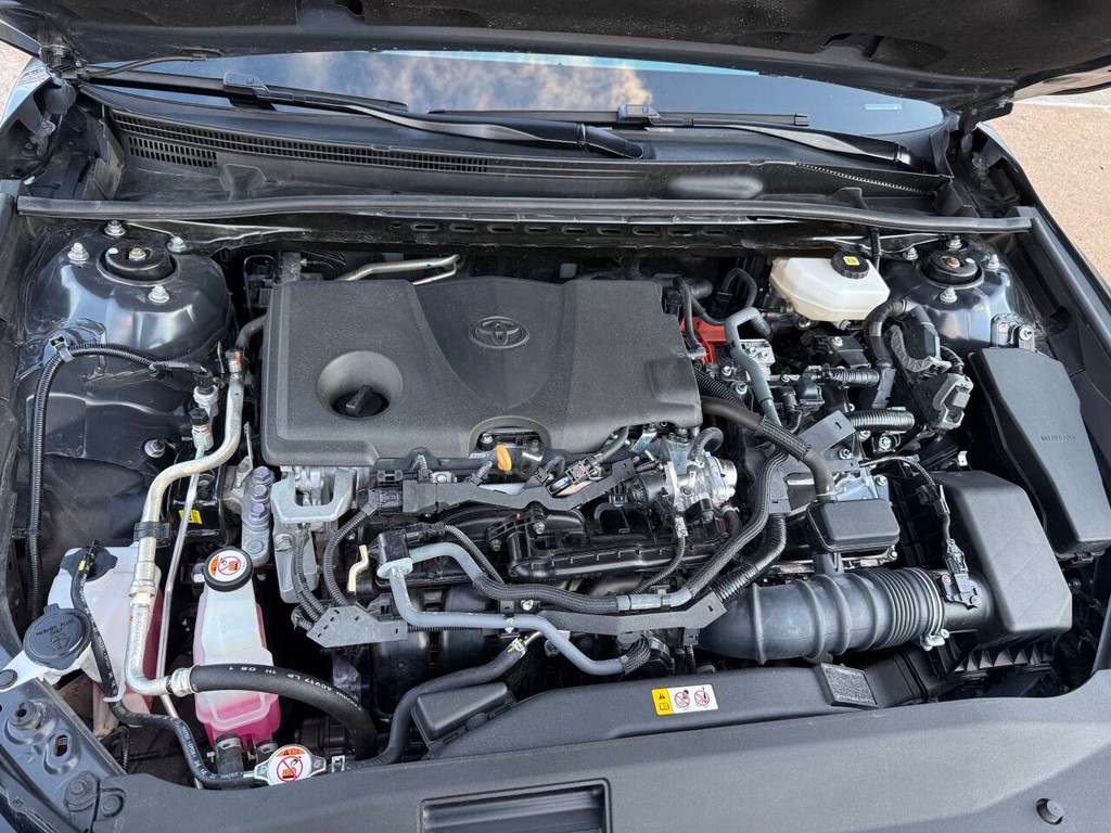 Toyota Camry Vehicle Full-screen Gallery Image 33