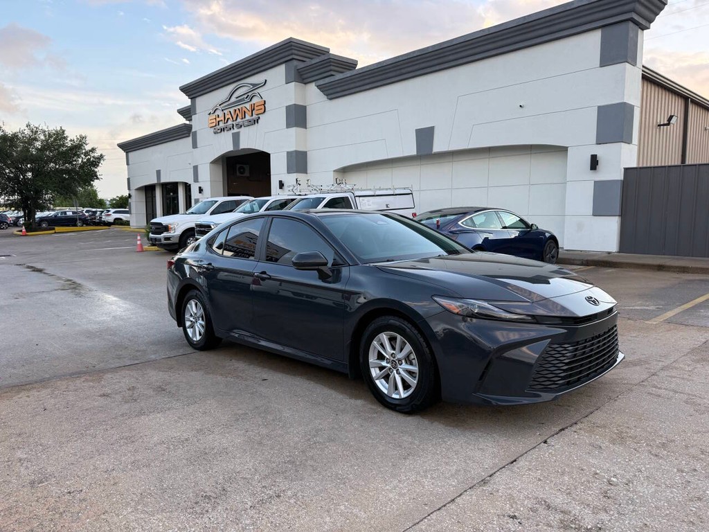 Toyota Camry Vehicle Full-screen Gallery Image 39