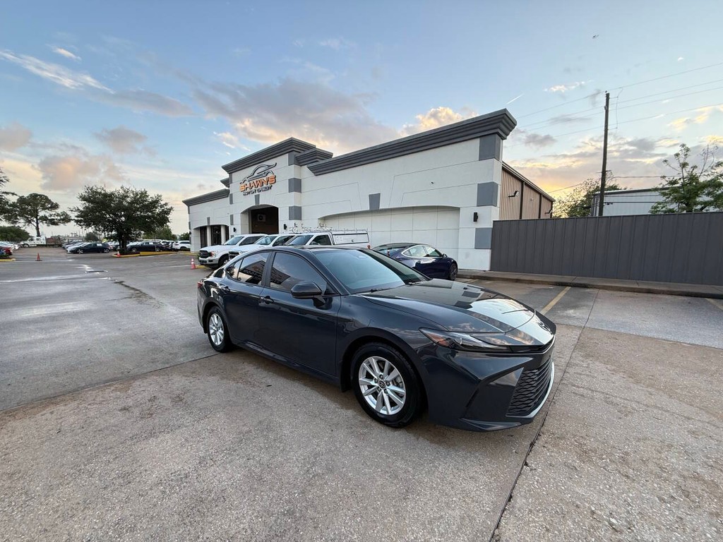 Toyota Camry Vehicle Full-screen Gallery Image 41