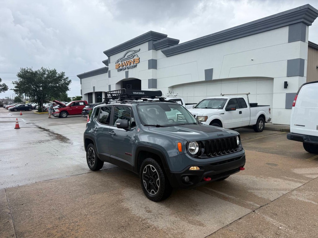 Jeep Renegade Vehicle Full-screen Gallery Image 02