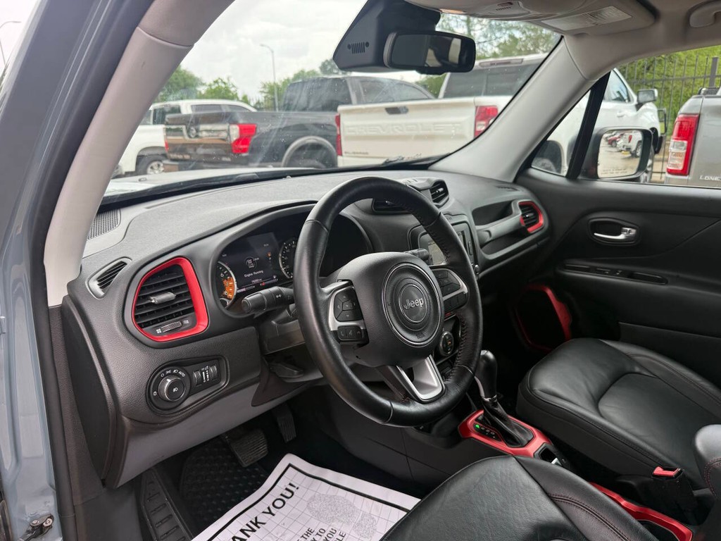 Jeep Renegade Vehicle Full-screen Gallery Image 06