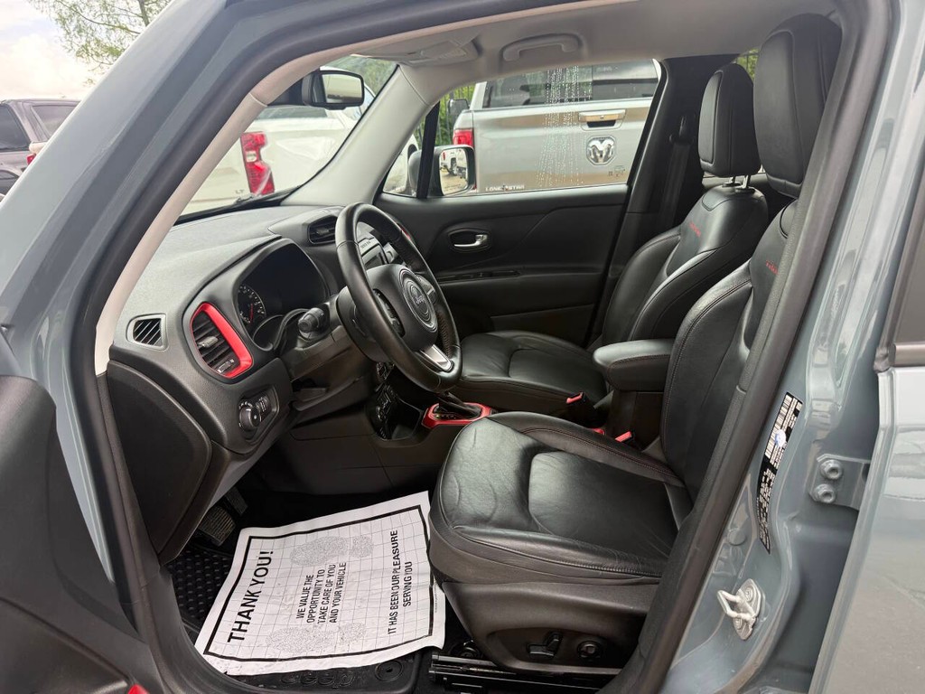 Jeep Renegade Vehicle Full-screen Gallery Image 07