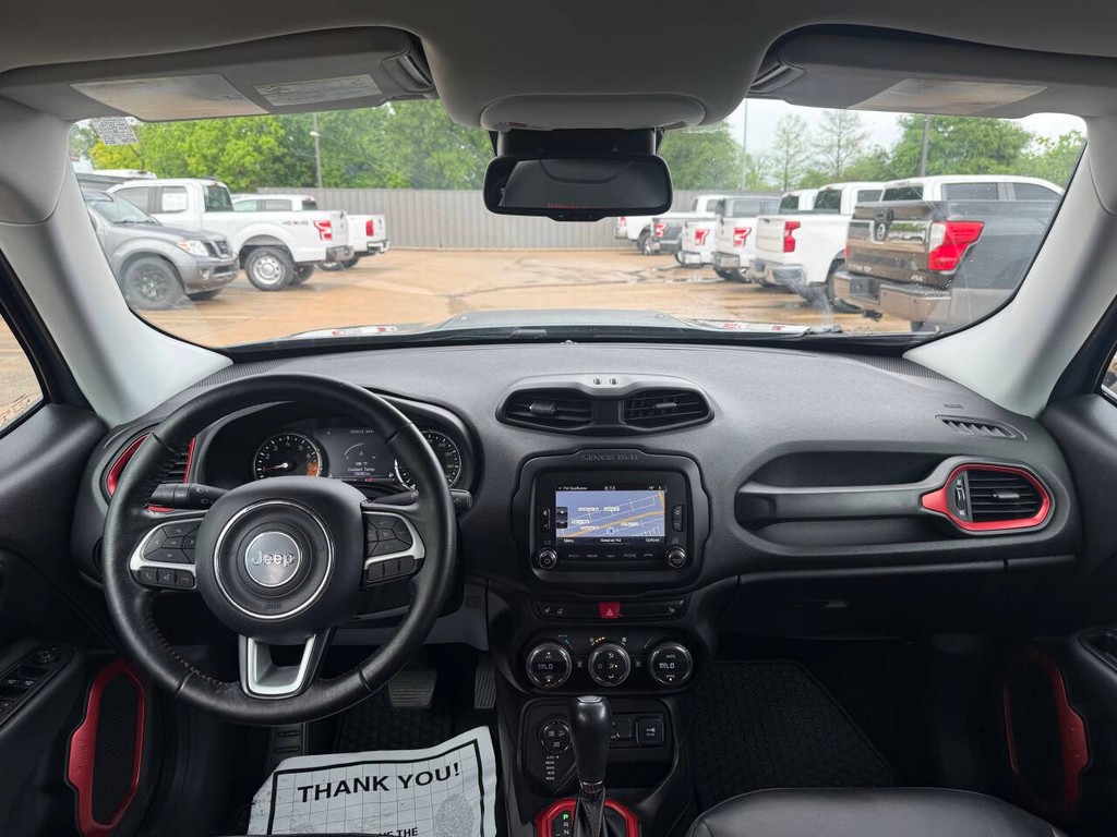 Jeep Renegade Vehicle Full-screen Gallery Image 17